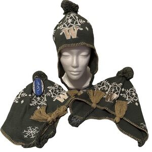 3 nwt Washington Huskies beanies with Pom Pom and tassels